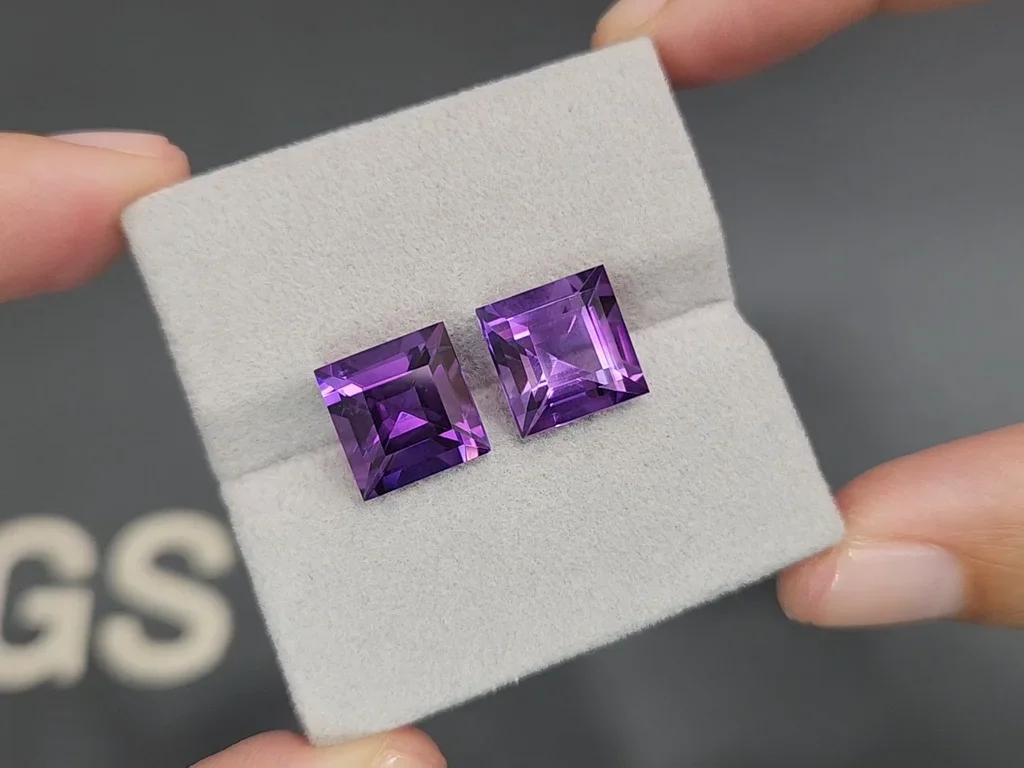 Pair of intense violet amethysts in square shape 8.91 carats Image №4