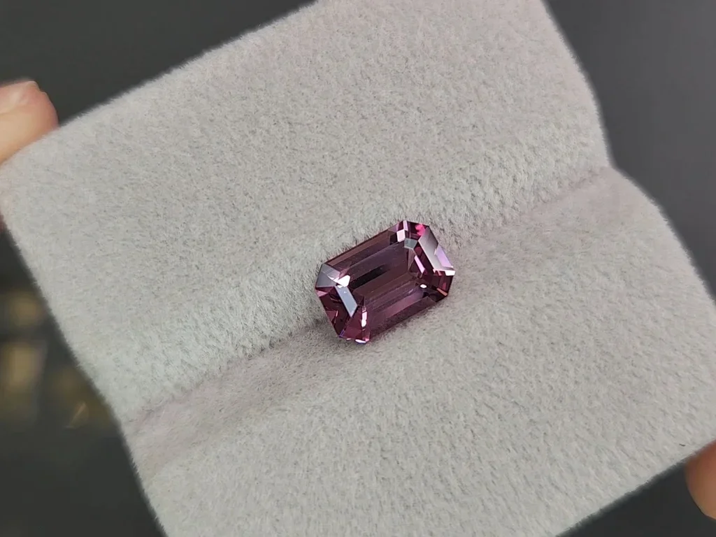 Burmese pink spinel in octagon cut 2.12 carats Image №4