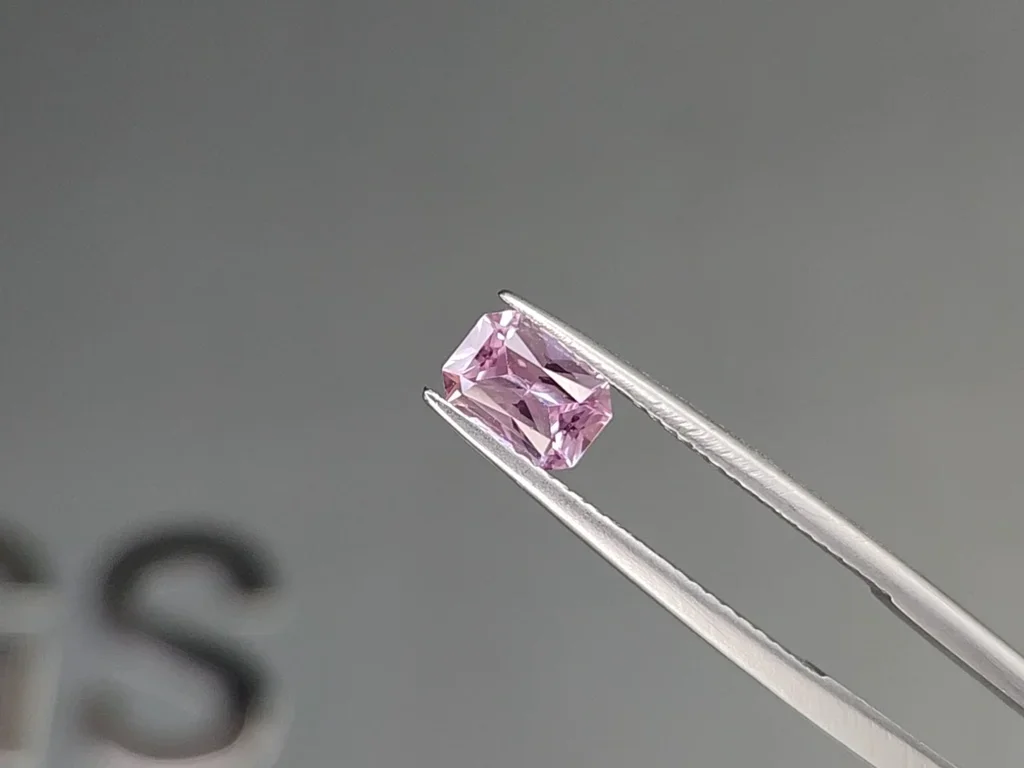 Baby pink sapphire in radiant cut 0.90 carats, Madagascar Image №3