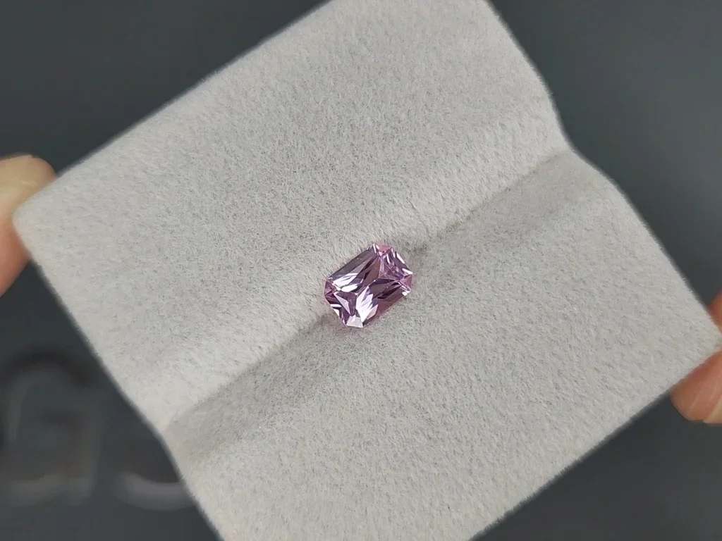 Baby pink sapphire in radiant cut 0.90 carats, Madagascar Image №4
