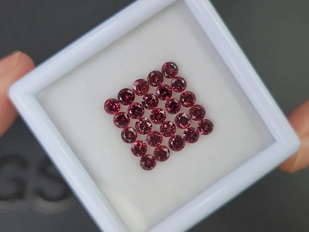 Lot of Rhodolite garnet in round cut 4.26 carats, Tanzania  Image №2