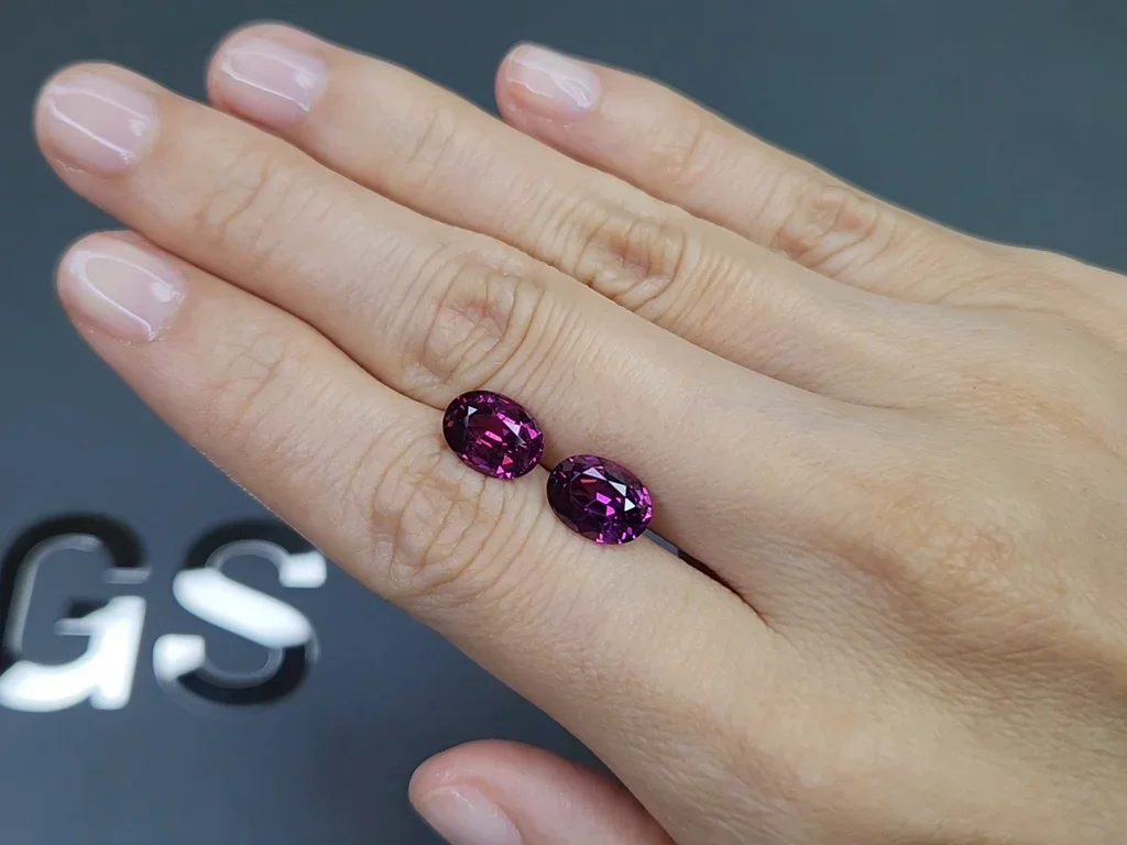 Pair of oval cut rhodolite garnets 5.50 carats, Tanzania Image №2