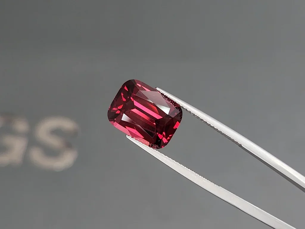 Garnet rhodolite cushion cut 8.68 carats, Africa Image №3