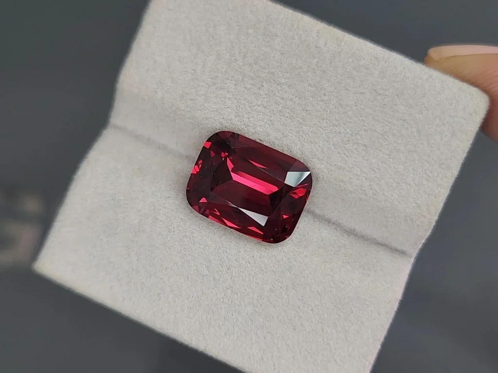 Garnet rhodolite cushion cut 8.68 carats, Africa Image №4