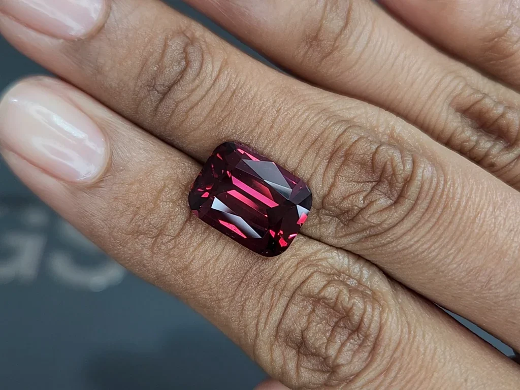 Garnet rhodolite cushion cut 8.68 carats, Africa Image №2
