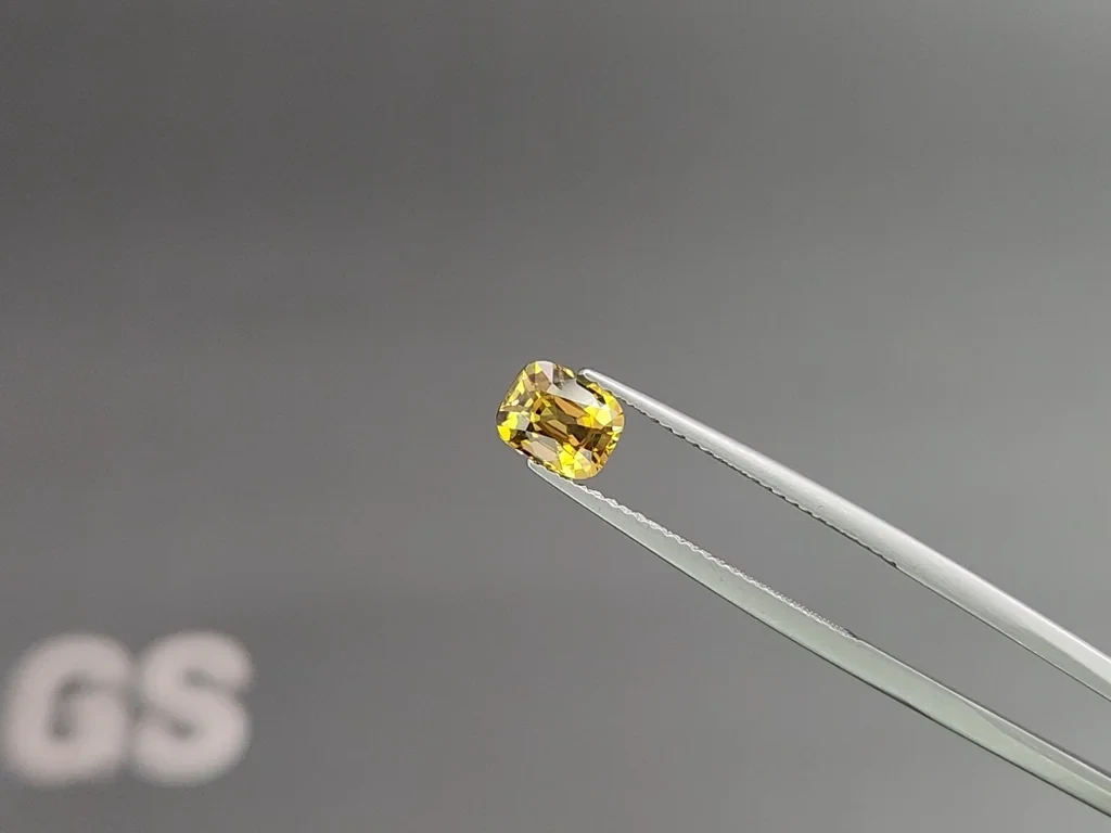 Chrysoberyl cushion cut 1.22 carats, Sri Lanka   Image №3