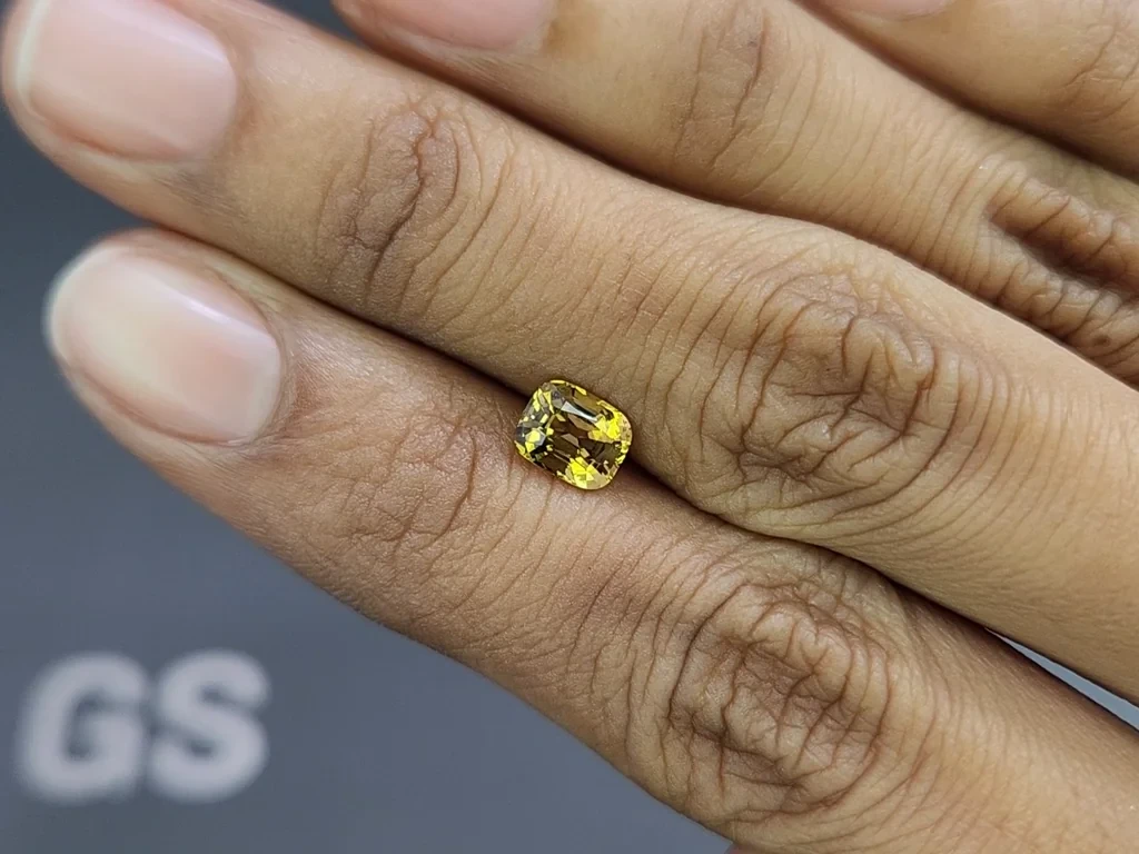 Chrysoberyl cushion cut 1.22 carats, Sri Lanka   Image №2