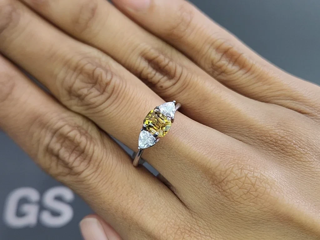 Chrysoberyl cushion cut 1.22 carats, Sri Lanka   Image №5