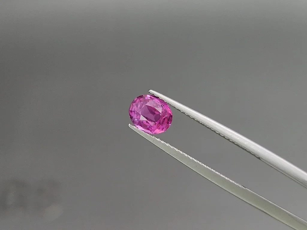 Sapphire Hot Pink oval cut 1.53 carats, Sri Lanka Image №3