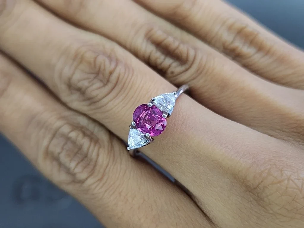 Sapphire Hot Pink oval cut 1.53 carats, Sri Lanka Image №5