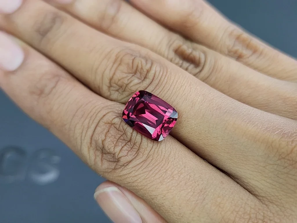 Garnet  rhodolite cushion cut 7.90 carats, Madagascar Image №2