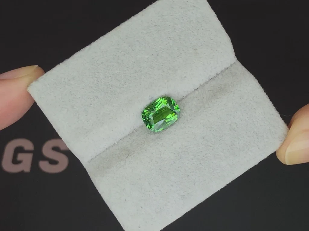 Tsavorite garnet cushion cut 1.65 carats,Tanzania Image №4