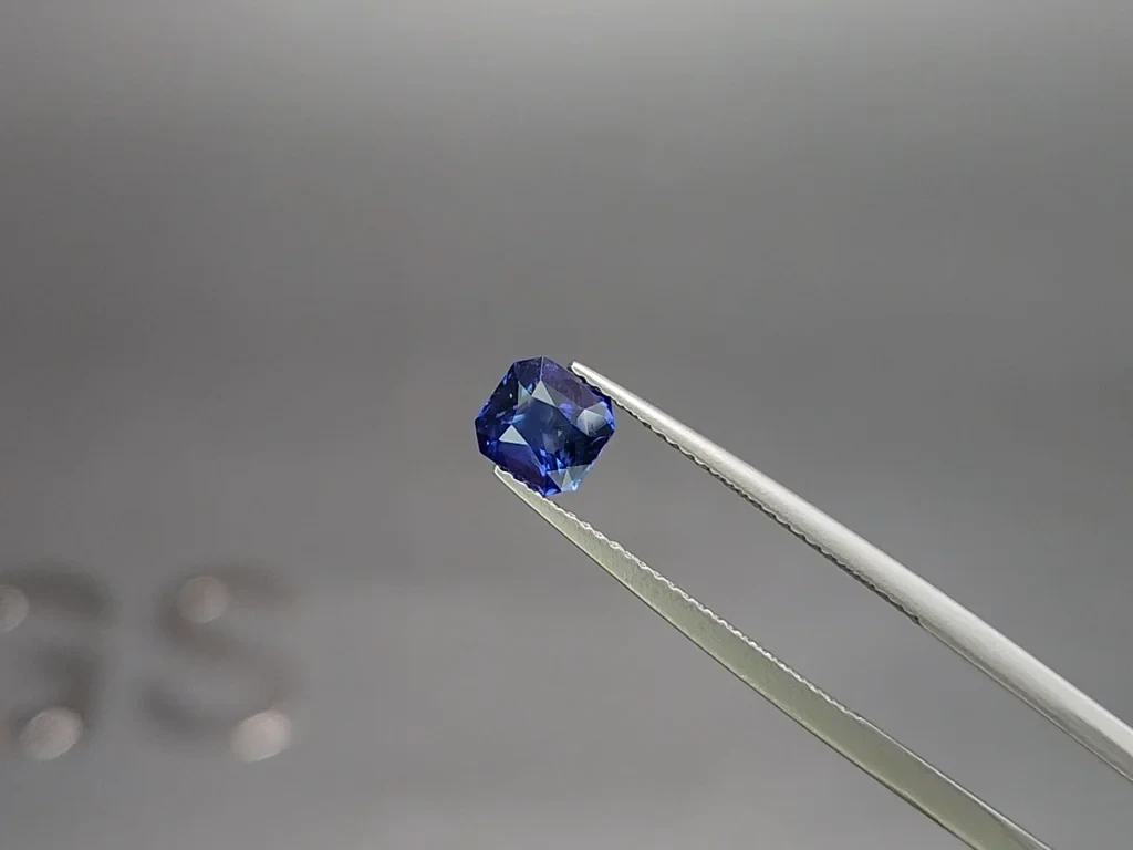 Sapphire Cornflower Blue radiant cut 1.12 carats, Sri Lanka Image №3