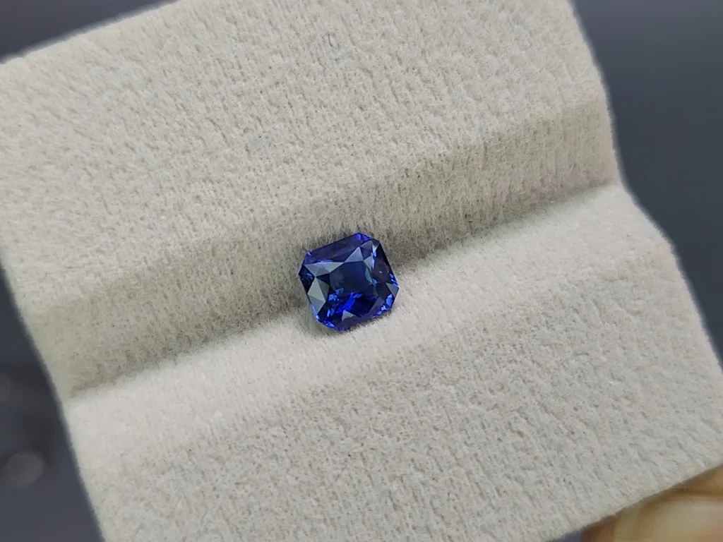 Sapphire Cornflower Blue radiant cut 1.12 carats, Sri Lanka Image №4