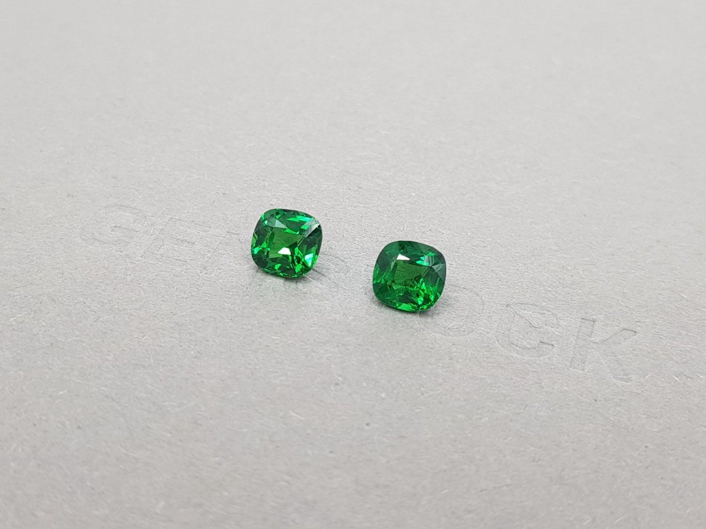 Pair of green cushion cut tsavorite garnets 2.35 ct Image №3
