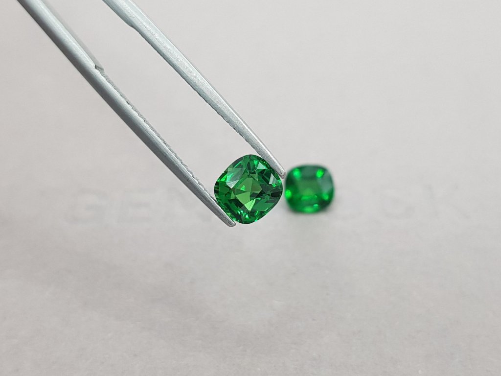 Pair of green cushion cut tsavorite garnets 2.35 ct Image №4