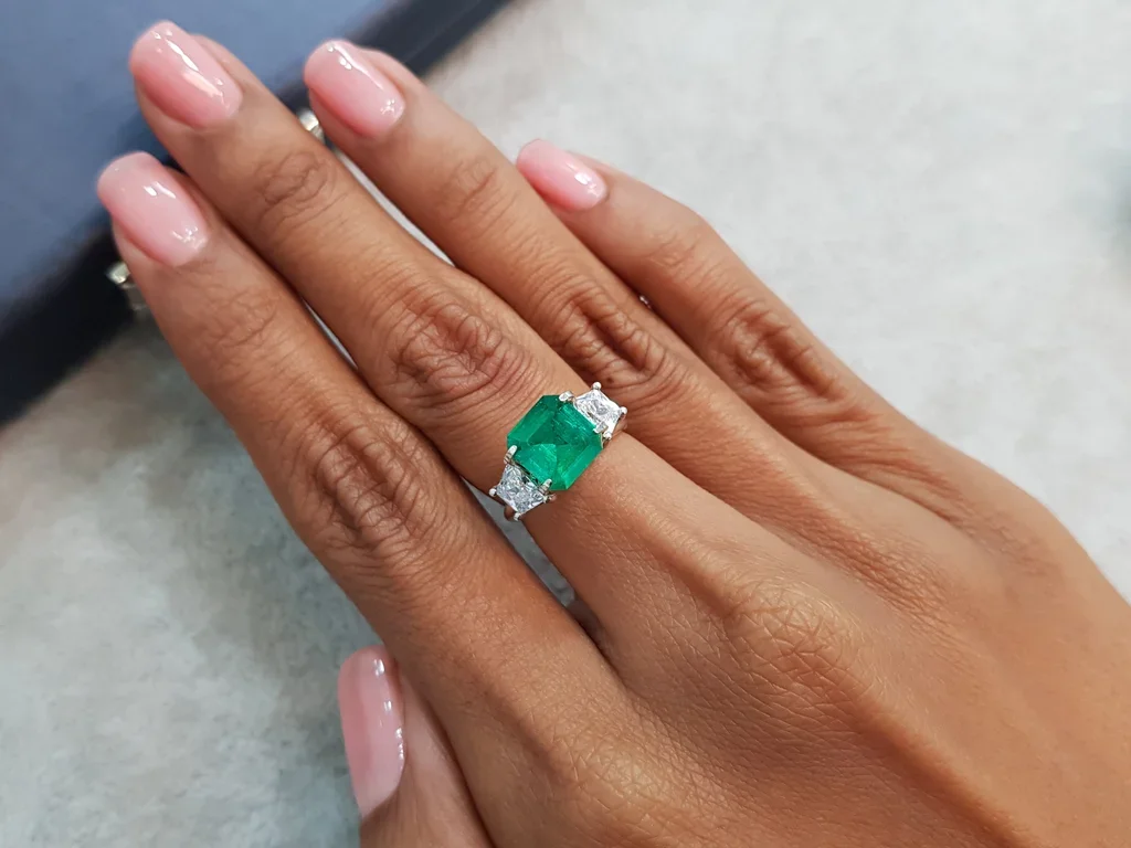 Colombian emerald Muzo Green 1.70 ct Image №2