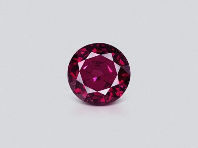 Vivid red rhodolite in round cut 7.54 ct  photo