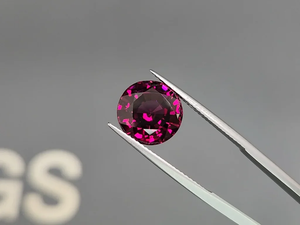 Vivid red rhodolite in round cut 7.54 ct  Image №3