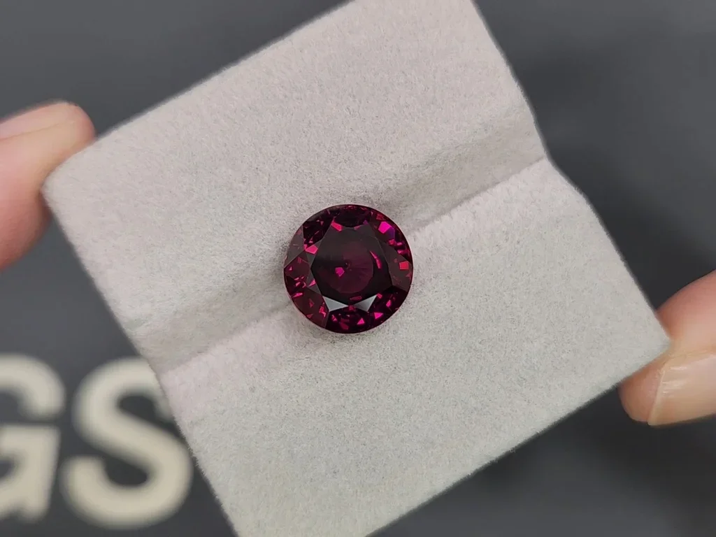 Vivid red rhodolite in round cut 7.54 ct  Image №4