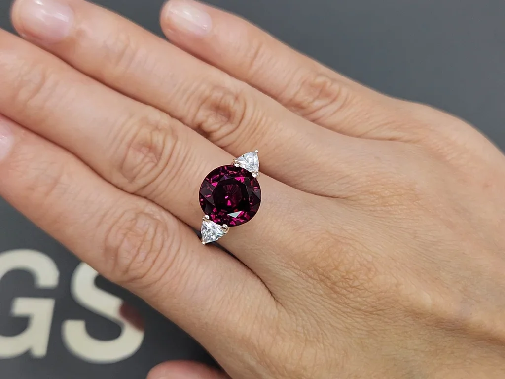 Vivid red rhodolite in round cut 7.54 ct  Image №5