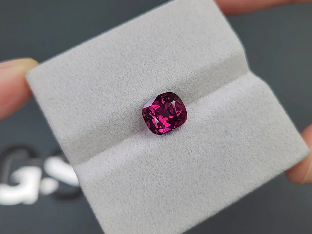 Cushion cut rhodolite garnet 3.23 garats, Tanzania Image №4