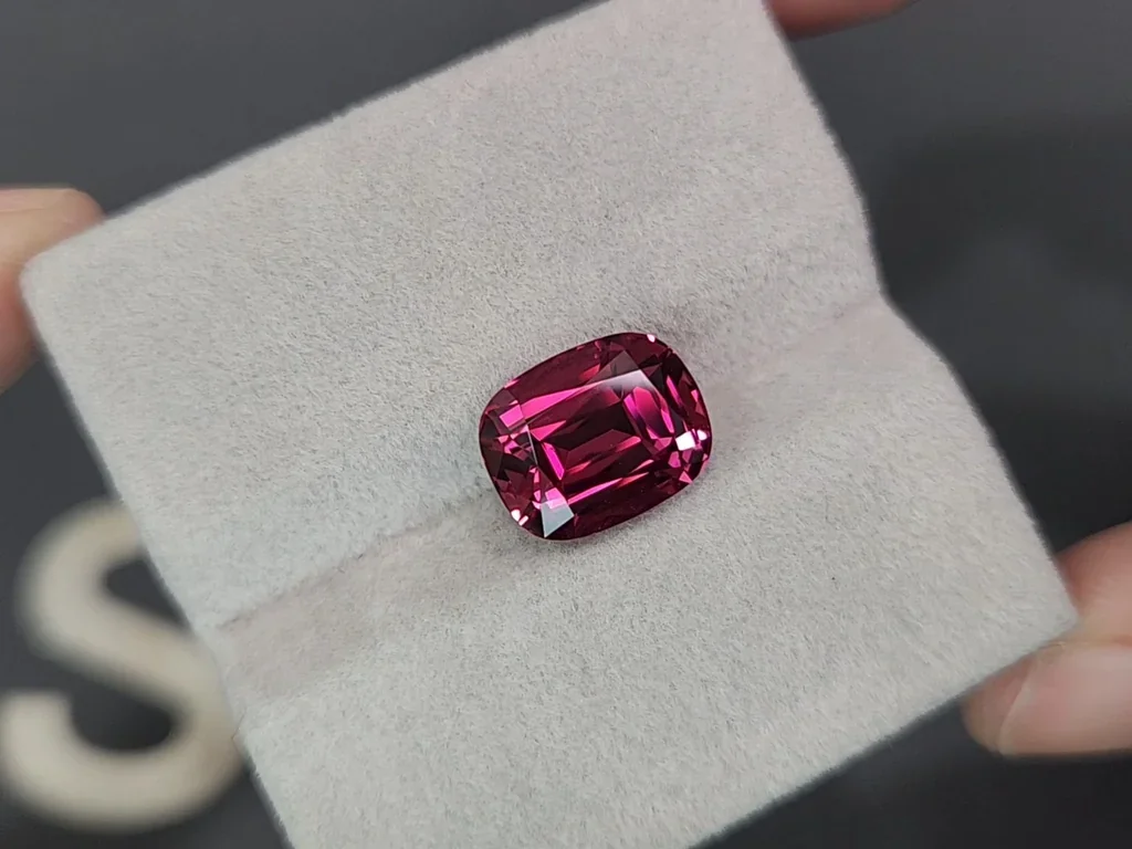 Garnet rhodolite cushion cut 6.82 carats, Tanzania Image №4