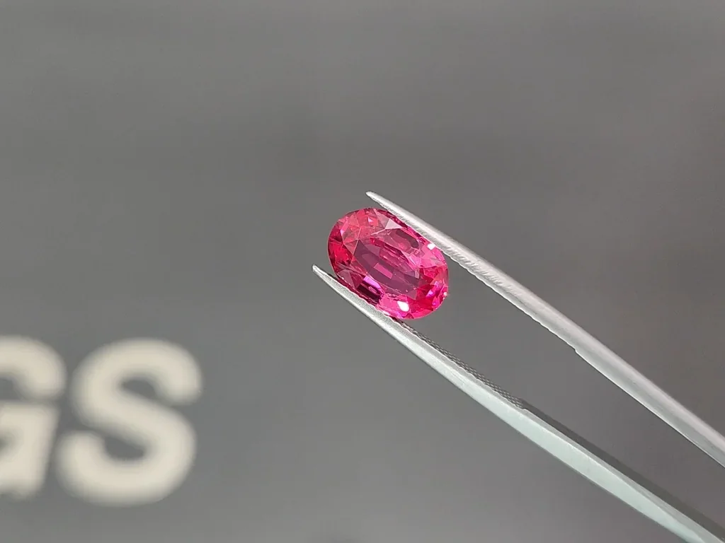 Spinel Mahenge Vivid Pink oval cut 2.61 carats, Tanzania Image №3