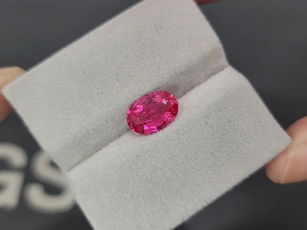 Spinel Mahenge Vivid Pink oval cut 2.61 carats, Tanzania Image №4
