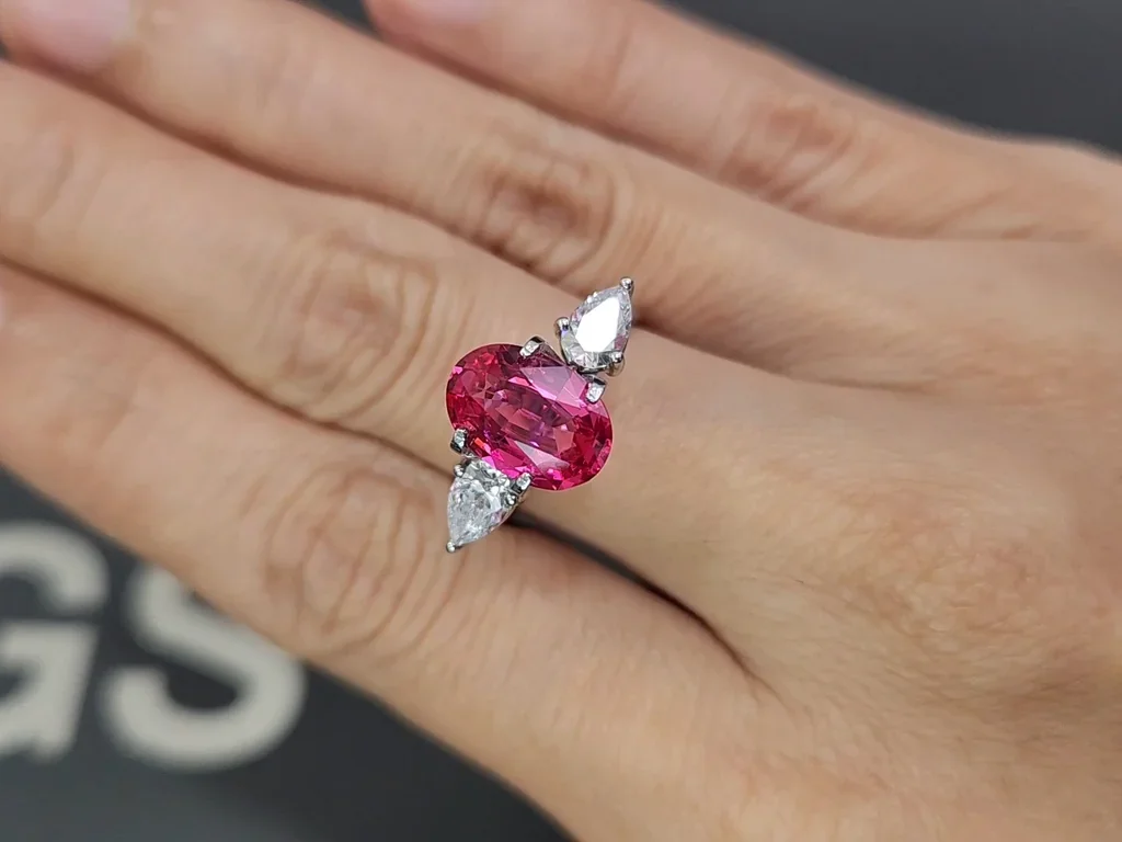 Spinel Mahenge Vivid Pink oval cut 2.61 carats, Tanzania Image №5