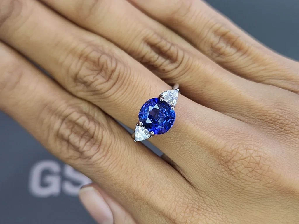 Royal Blue sapphire in cushion cut 4.18 carats, Sri Lanka  Image №5