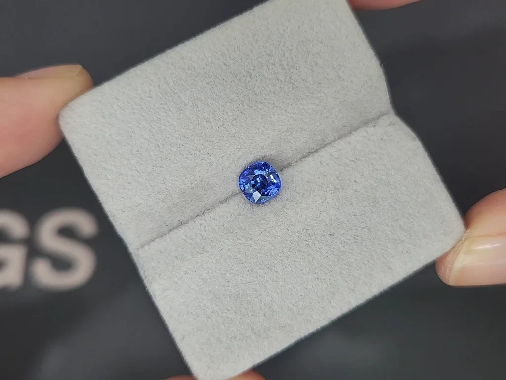 Sapphire Royal Blue cushion cut 0.92 carats, Sri Lanka  Image №4