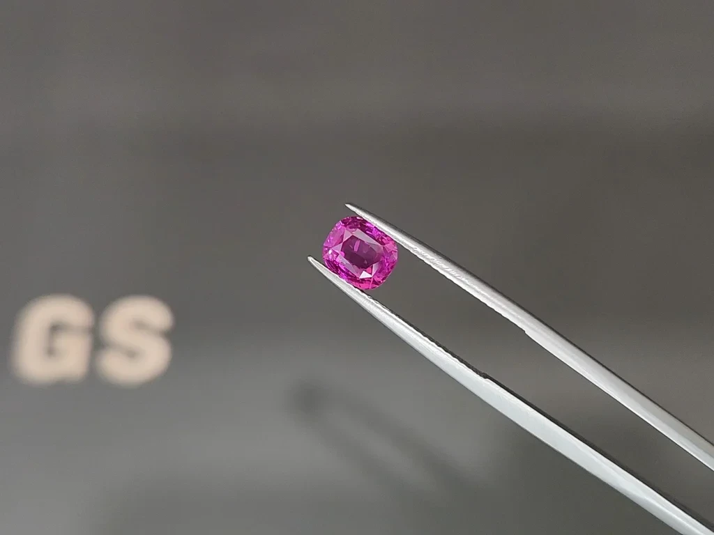 Unheated sapphire Vivid Pink cushion cut 2.02 carats, Sri Lanka   Image №3