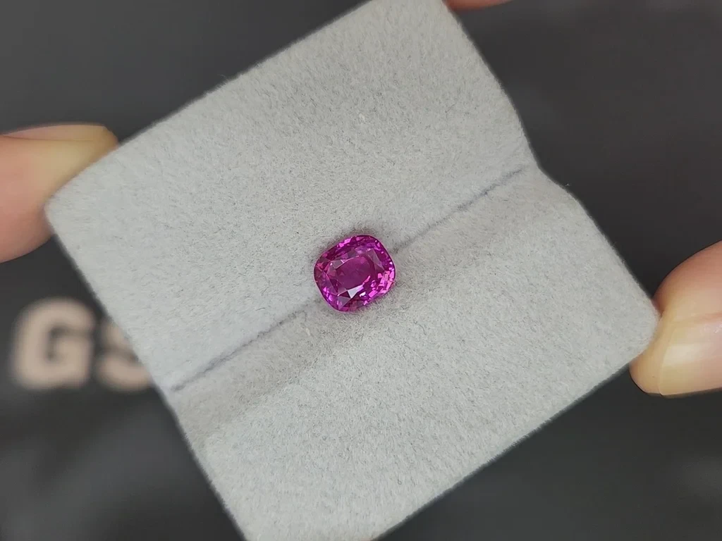 Unheated sapphire Vivid Pink cushion cut 2.02 carats, Sri Lanka   Image №4