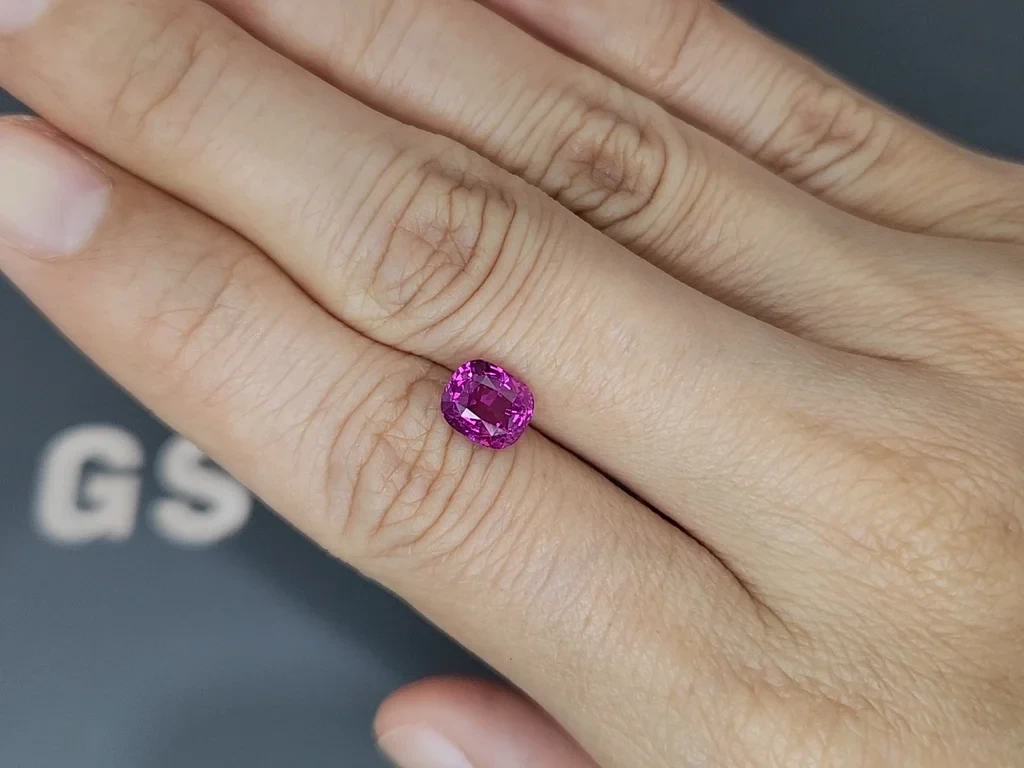 Unheated sapphire Vivid Pink cushion cut 2.02 carats, Sri Lanka   Image №2
