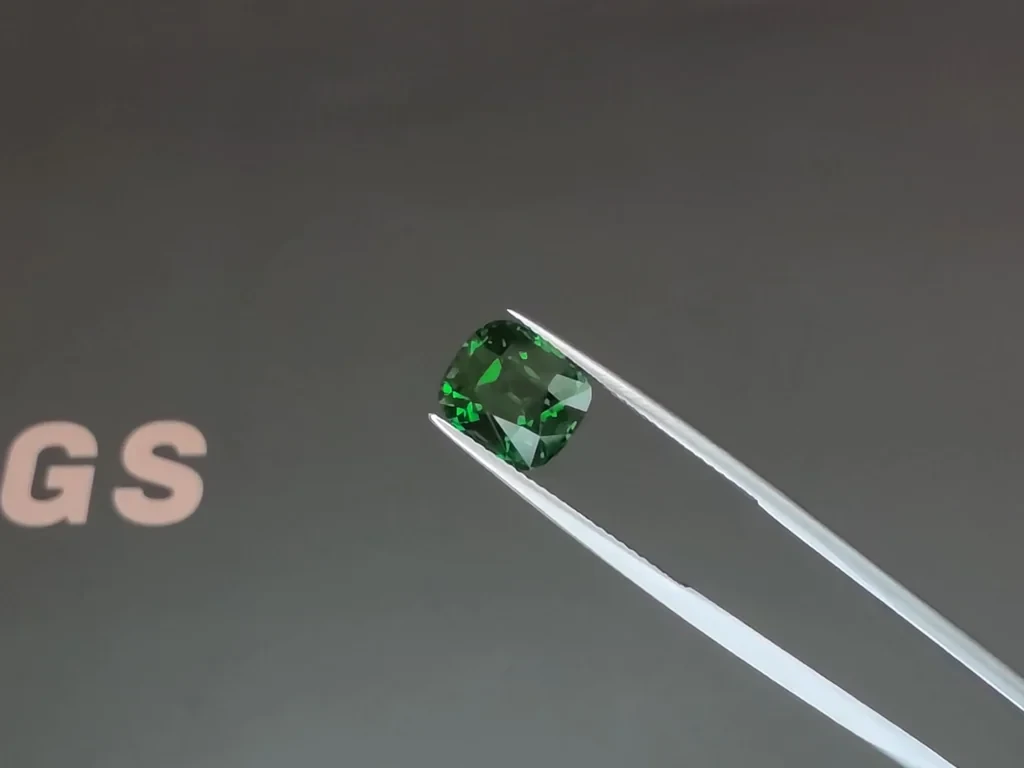 Tsavorite garnet cushion cut 5.05 carats, Tanzania Image №3
