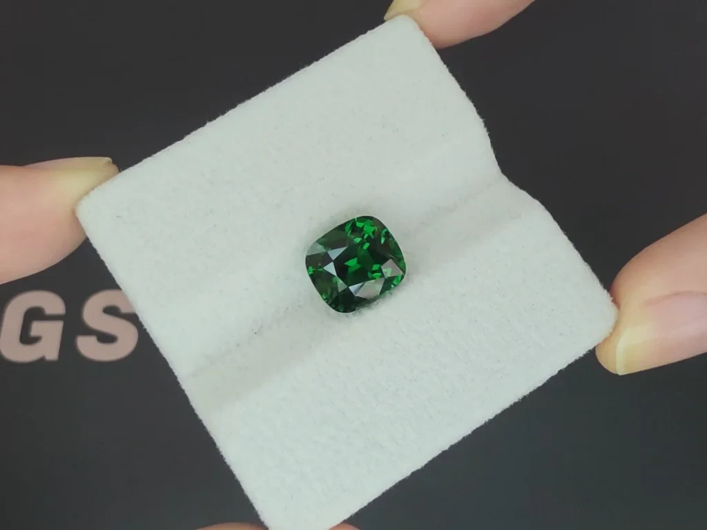 Tsavorite garnet cushion cut 5.05 carats, Tanzania Image №4
