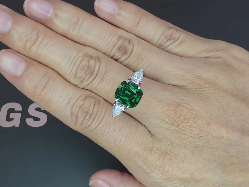 Tsavorite garnet cushion cut 5.05 carats, Tanzania Image №5