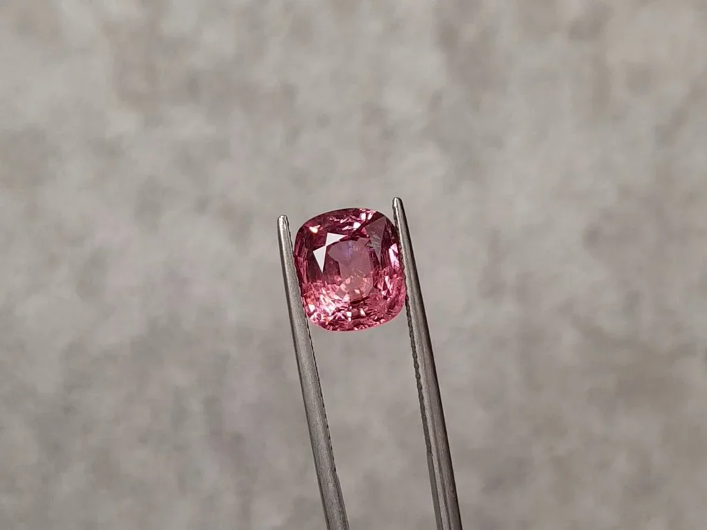 Cushion cut orange-pink spinel 4.00 ct, Burma Image №4