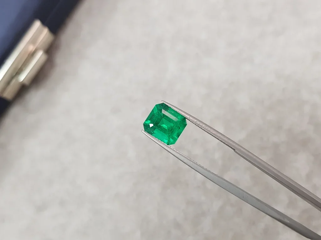 Muzo Green Emerald octagon shape 2.82 ct Image №3