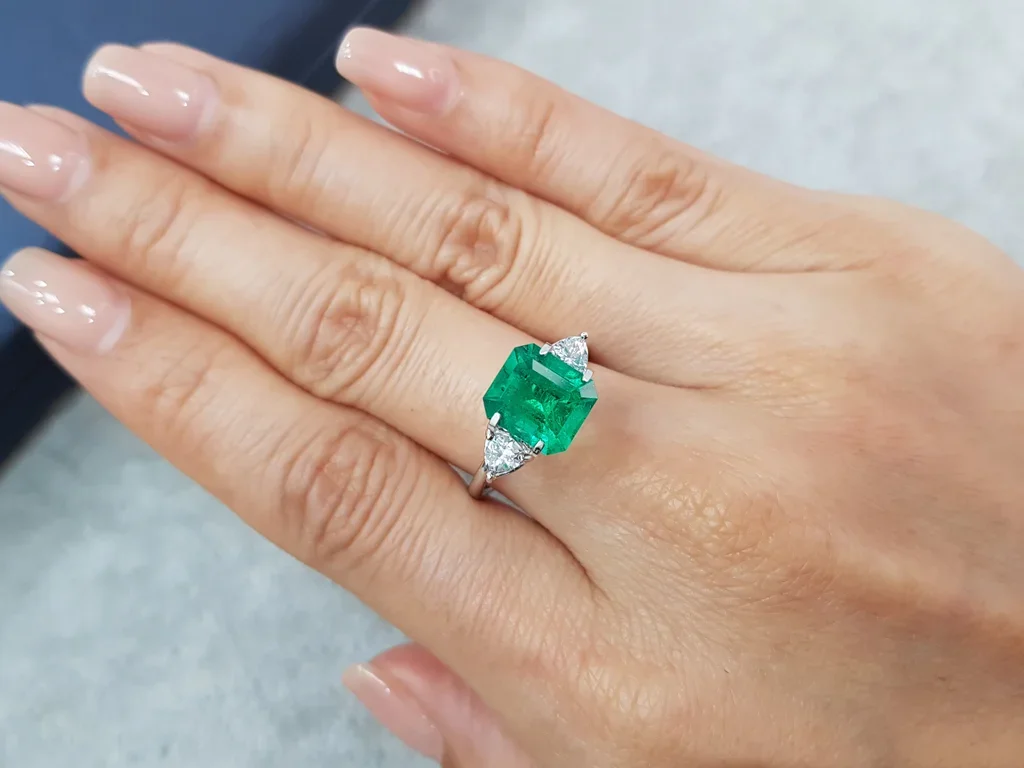 Muzo Green Emerald octagon shape 2.82 ct Image №2
