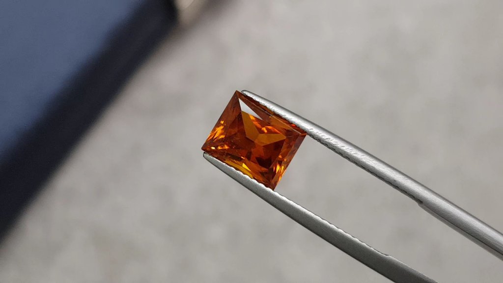 Rare vivid orange baguette-cut clinohumite 2.87 ct, Afghanistan Image №3