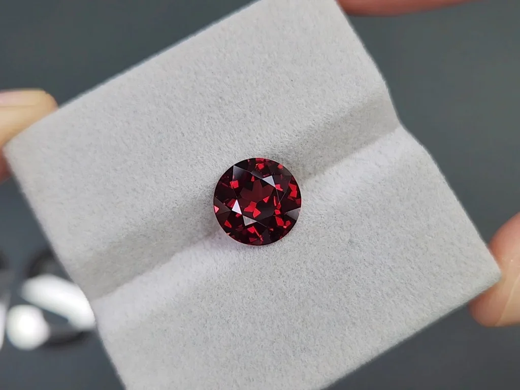 Red-orange rhodolite garnet in round cut 3.84 carats, Tanzania Image №4