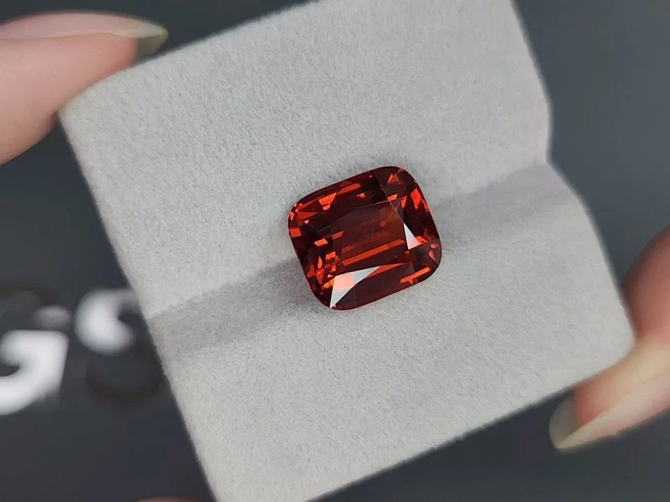 Red-orange cushion cut spessartine garnet 10.05 carats, Africa Image №4