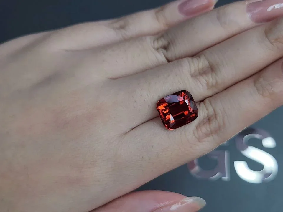 Red-orange cushion cut spessartine garnet 10.05 carats, Africa Image №2