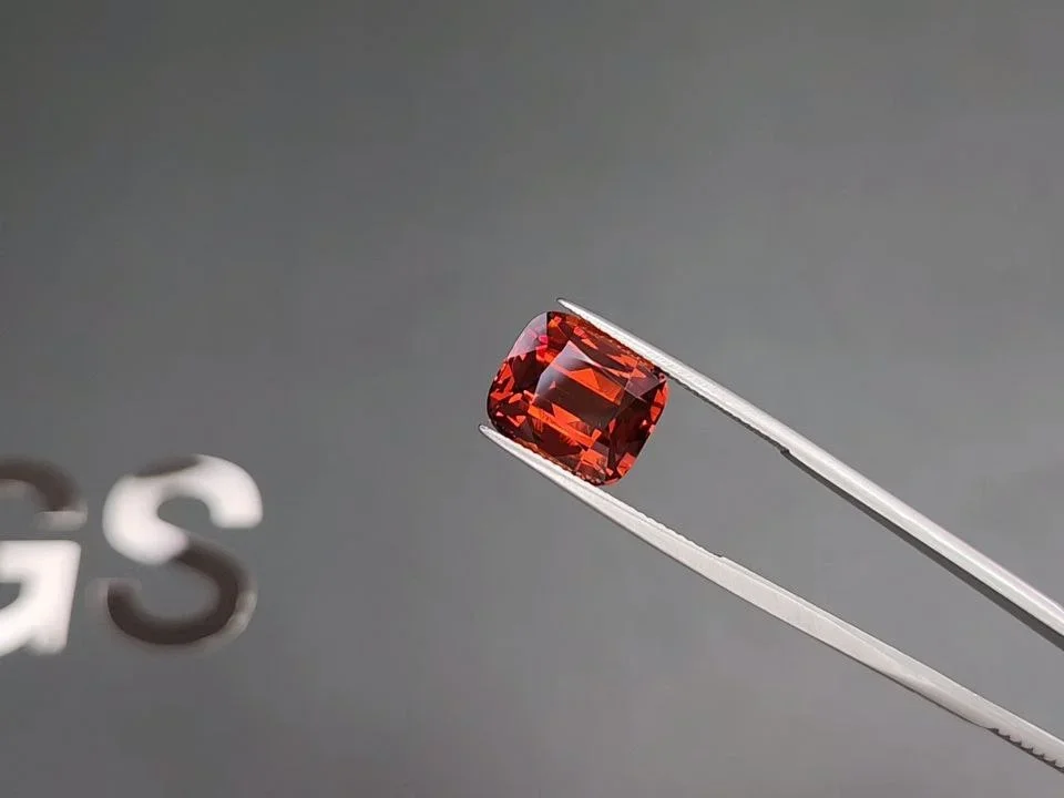 Red-orange cushion cut spessartine garnet 10.05 carats, Africa Image №3