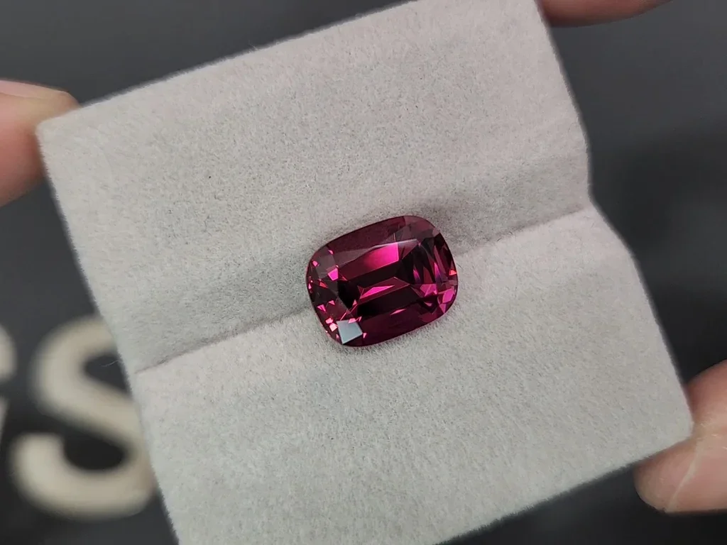 Garnet rhodolite cushion cut 6.69 carats, Tanzania Image №4
