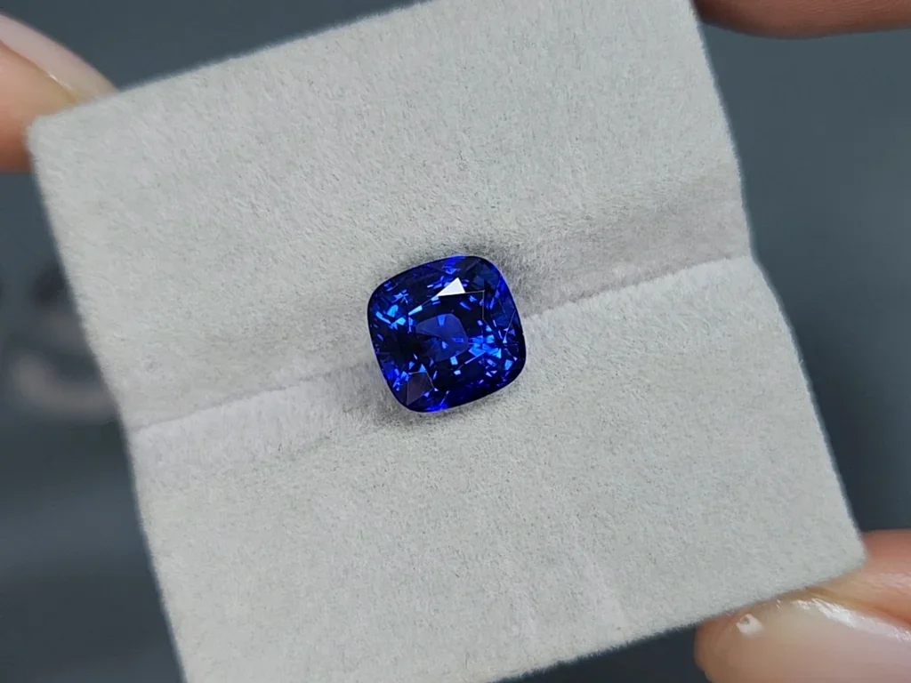 Sapphire Royal Blue cushion cut  5.01 carats, Sri Lanka  Image №4
