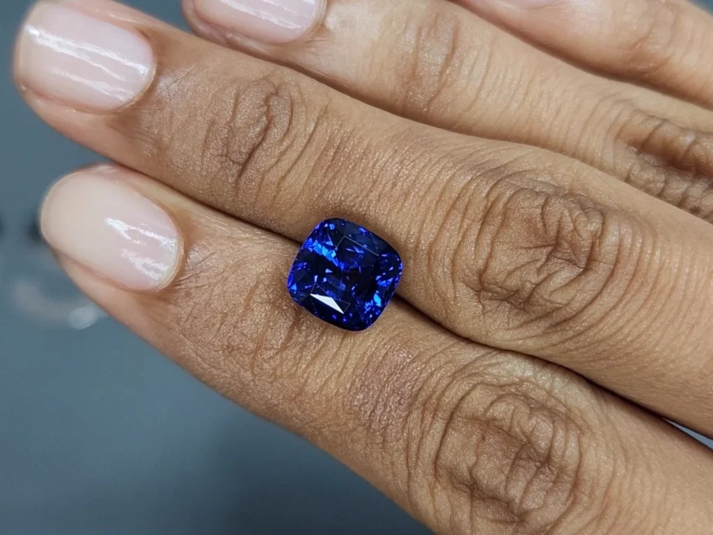 Sapphire Royal Blue cushion cut  5.01 carats, Sri Lanka  Image №2