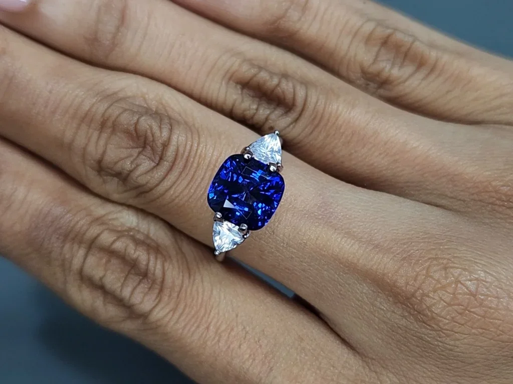Sapphire Royal Blue cushion cut  5.01 carats, Sri Lanka  Image №5